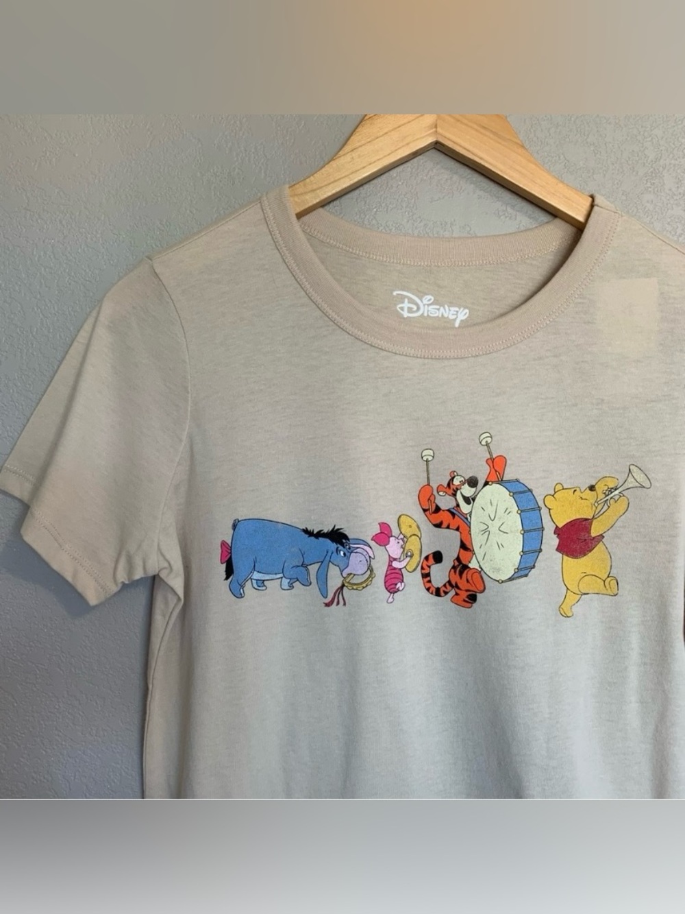 Disney Winnie The Pooh T-Shirt Tan Size XS Short Sleeve Tigger Piglet NWT - Picture 3 of 9